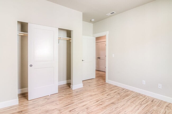 Building Photo - GorgeousBuilt Home in West Valley
