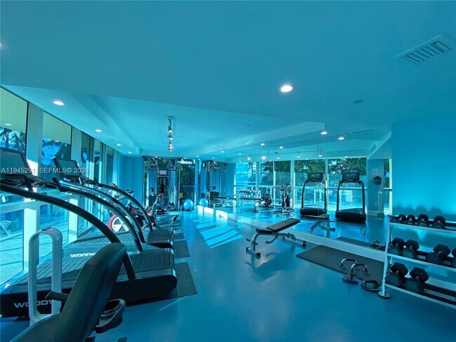 Building Photo - 1200 Holiday Dr