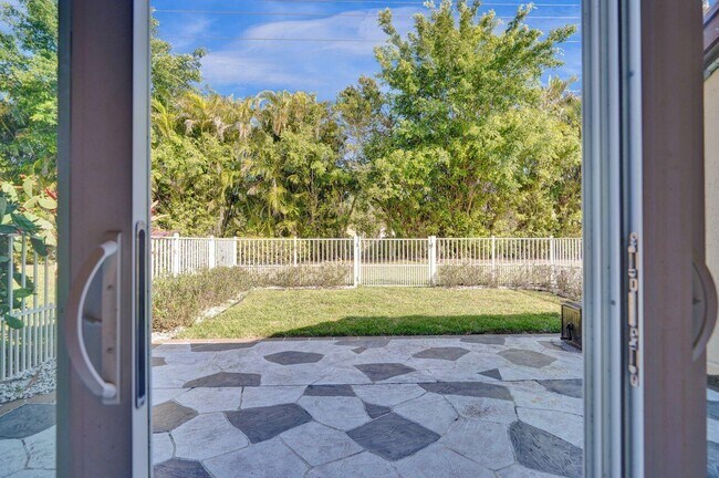 Building Photo - 8062 Cassia Dr