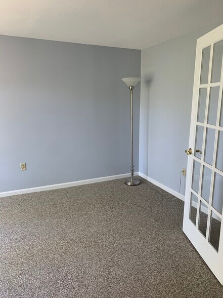 Building Photo - 30 Ledgewood Hills Dr
