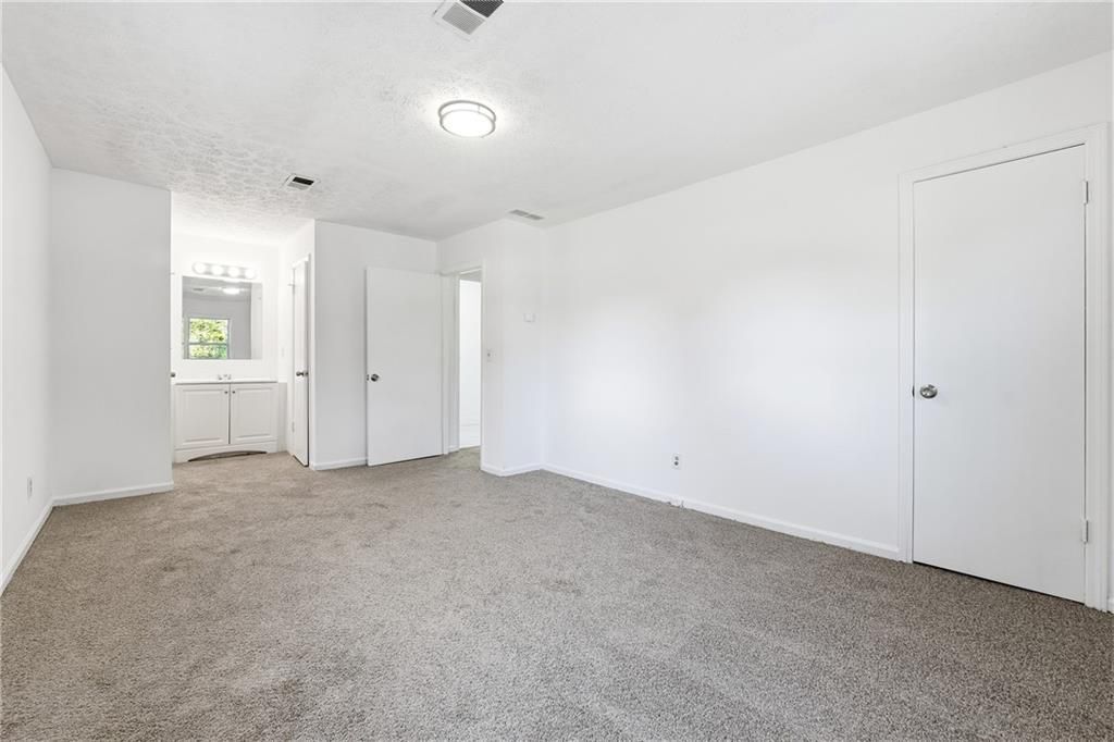 Building Photo - 6917 Laurel Wood Dr