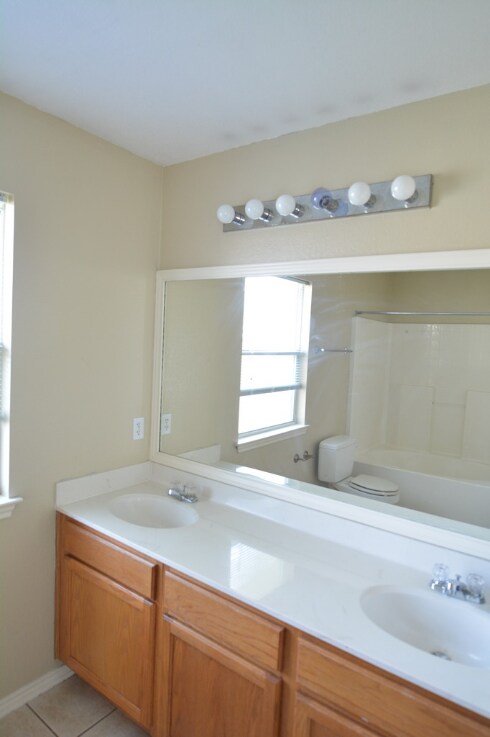 Building Photo - 2712 Greenbriar Ct