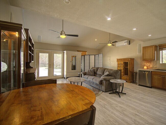 Building Photo - 110 Real Woods View E