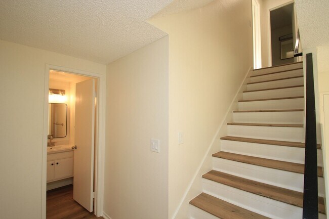 Building Photo - For Rent: Upgraded 3-Bedroom Condo in Todd...