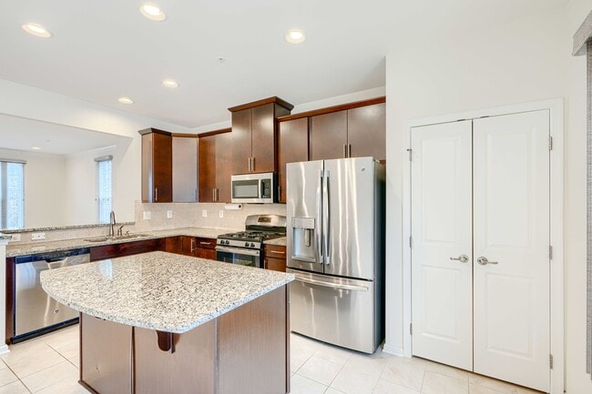 Building Photo - 7403 Wild Honey Way