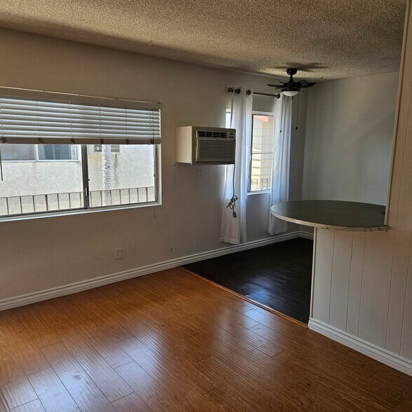 Breakfast Nook - 8809 Etiwanda Ave