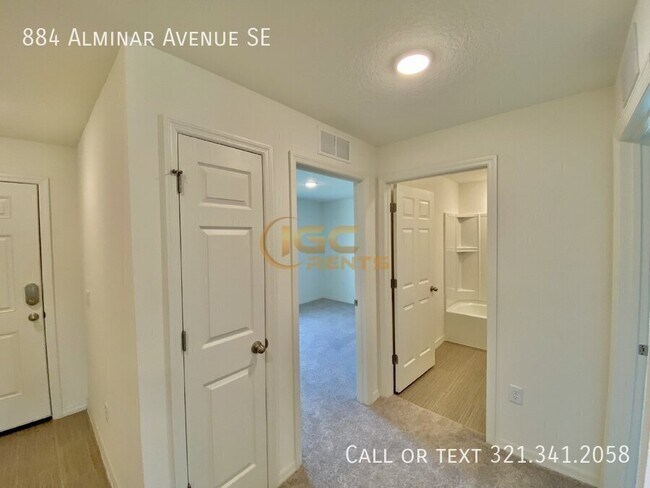 Building Photo - 884 Alminar Ave SE