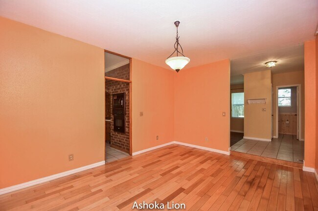 Building Photo - Gorgeously designed home with 4 bedrooms and 2.5 baths. A must see!