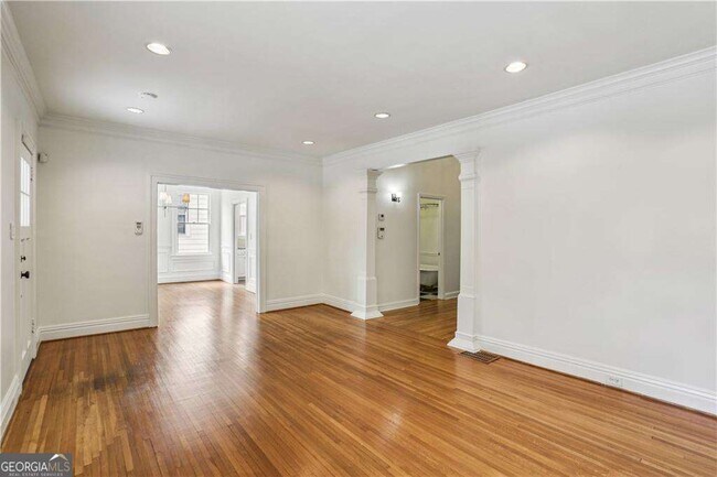 Building Photo - 6 Arc Way NE