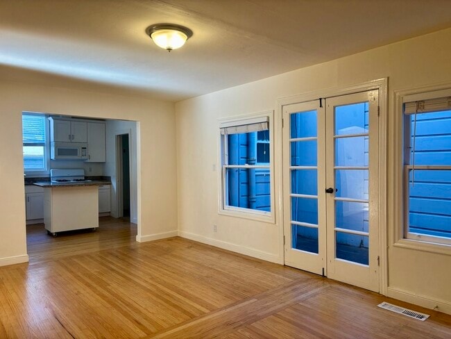 Building Photo - 184 Pixley St