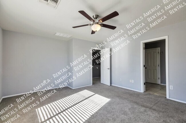 Building Photo - Beautiful 3 Bed/2.5 Bath Two Story Home w/...