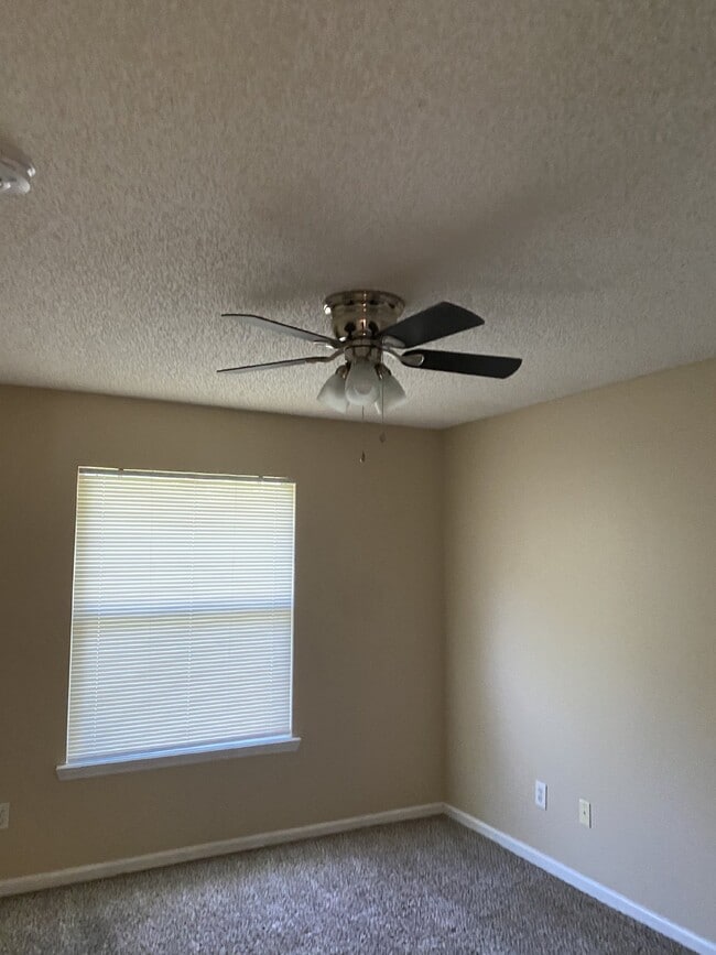 Building Photo - FOR RENT:  Charming 3-Bedroom Home with Sp...