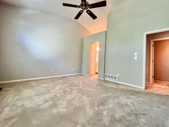 Building Photo - 3 Bed, 3 Bath House in Southeast Fort Coll...