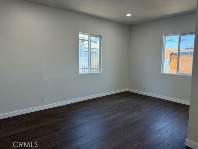 Building Photo - 1327 W 89th St