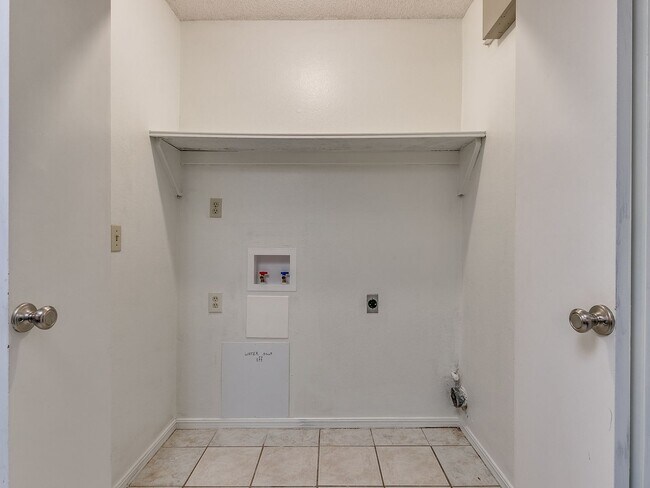 Building Photo - Fair Hill Duplex