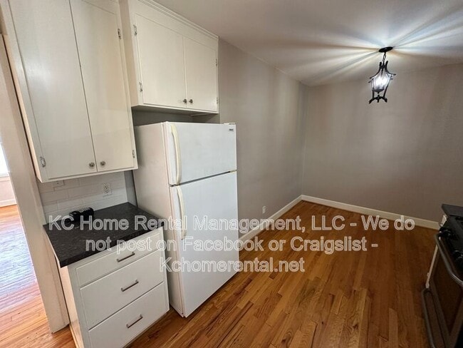 Building Photo - 207 W 51 Terrace