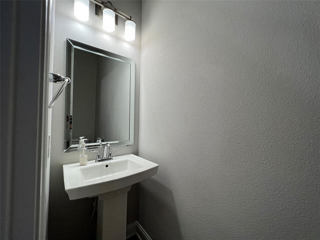 Building Photo - 6681 Lake Overlook Dr