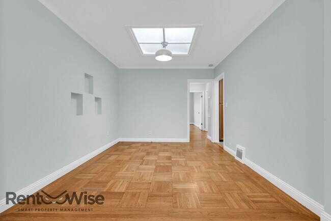 Building Photo - 824 Garfield St