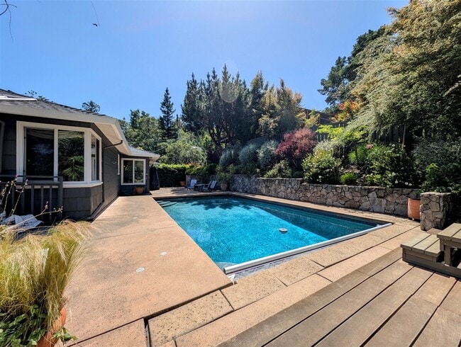 Building Photo - 10 Idalia Ct