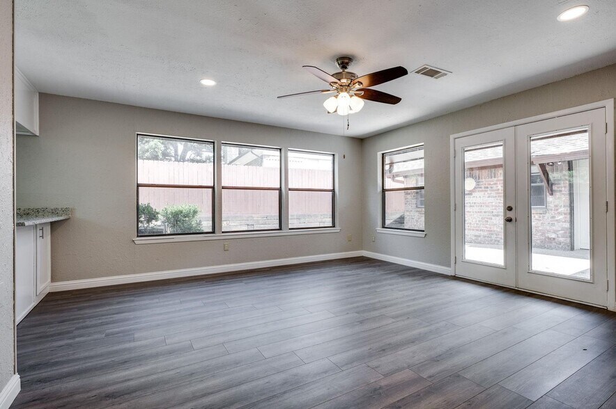 Building Photo - 724 Toni Dr