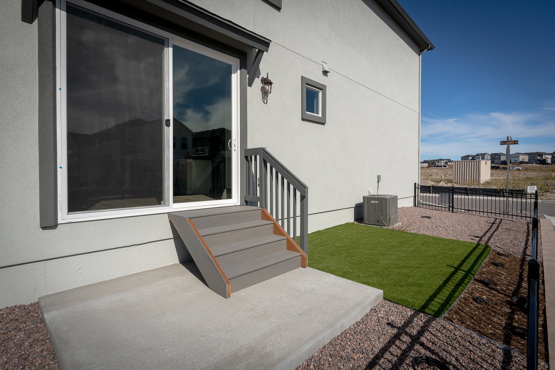 Building Photo - 6373 Scrabble Vw