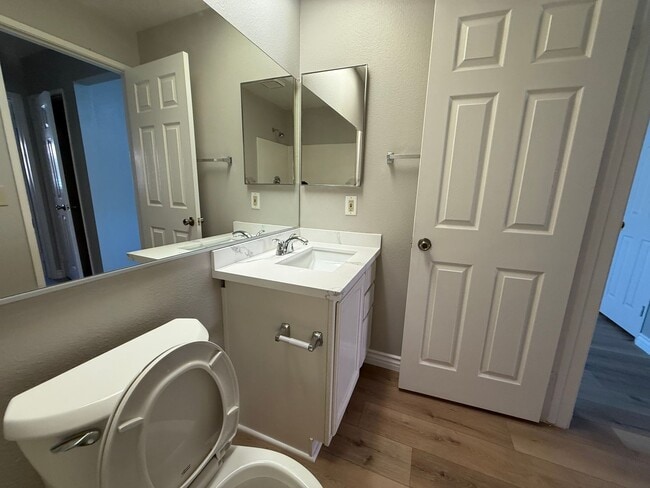 Building Photo - Jess Ranch- Brookhollow Condo, 55+ Communi...