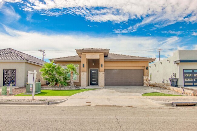 Building Photo - Beautiful East side House with 4 bed-2 baths