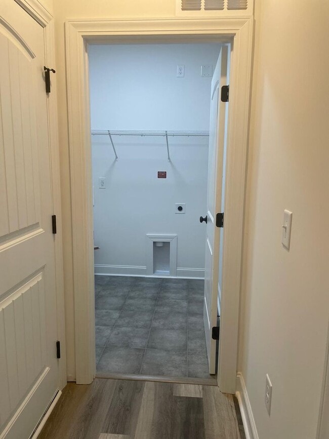 Building Photo - 205 Martingale Dr