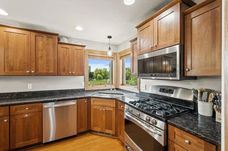 Building Photo - 5265 Fenson Ct N
