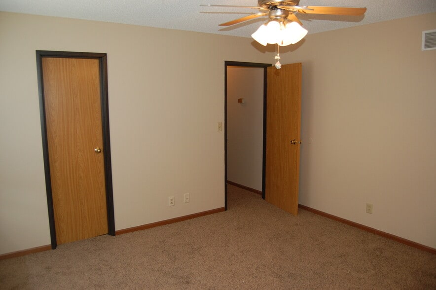 Second, master, bedroom 14'x13' - 4945 Walker Ave