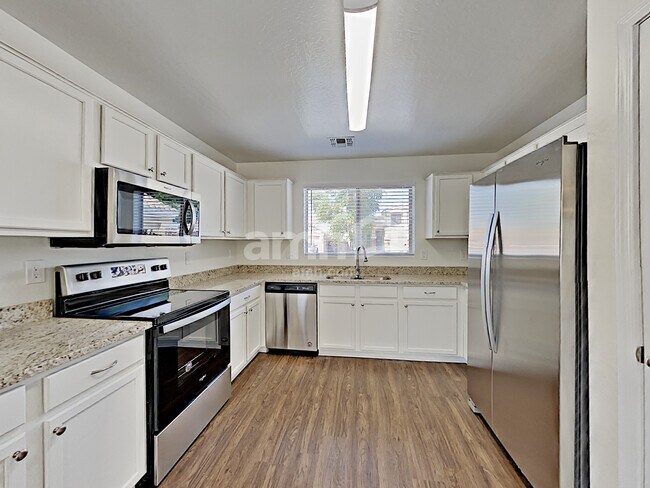 Building Photo - 10525 W Hughes Dr