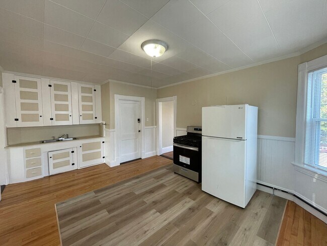 Building Photo - 68 Laval St