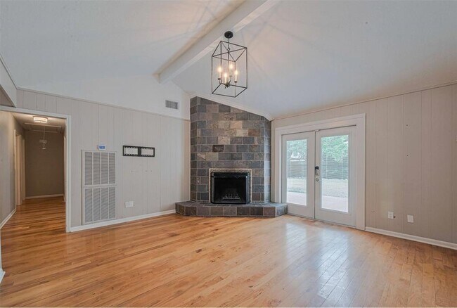 Building Photo - 927 Carlingford Ln