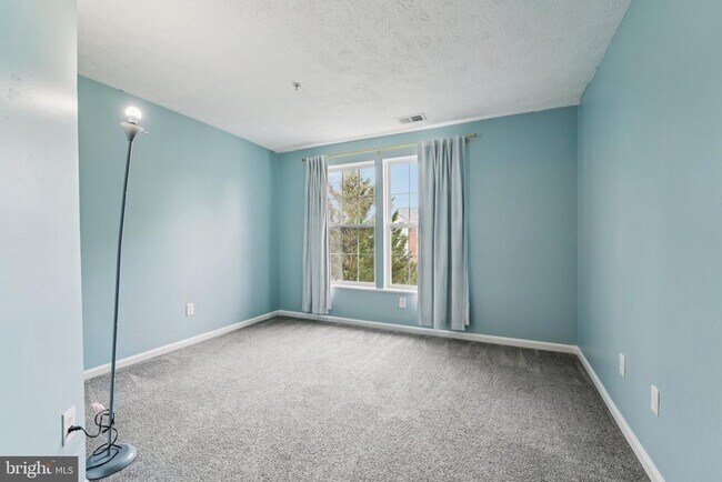 Building Photo - 2444 Blue Spring Ct