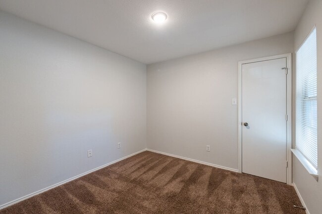 Building Photo - Spacious 4-Bedroom Home with Private Fenced Yard in Fort Worth