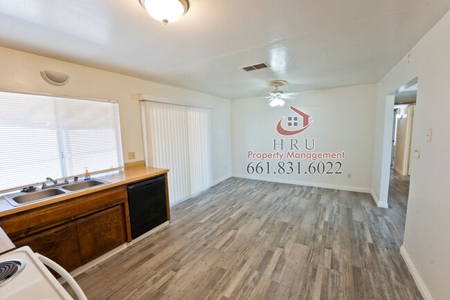 Building Photo - SW-Bakersfield 3 bedrooms 1 baths