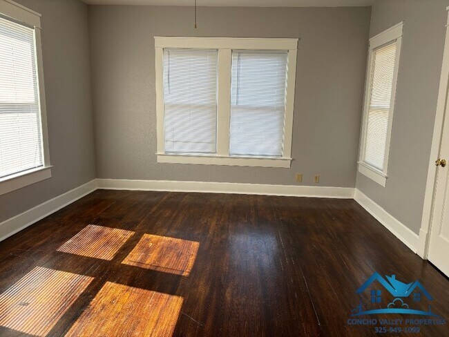 Building Photo - 912 S Abe St