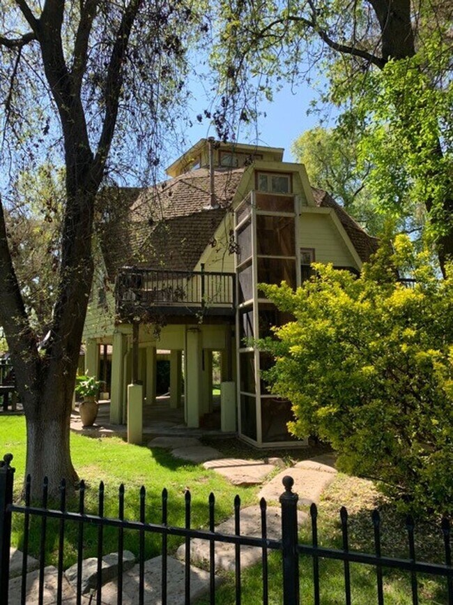 Building Photo - Amazing Garden Hwy Riverfront Home for Rent