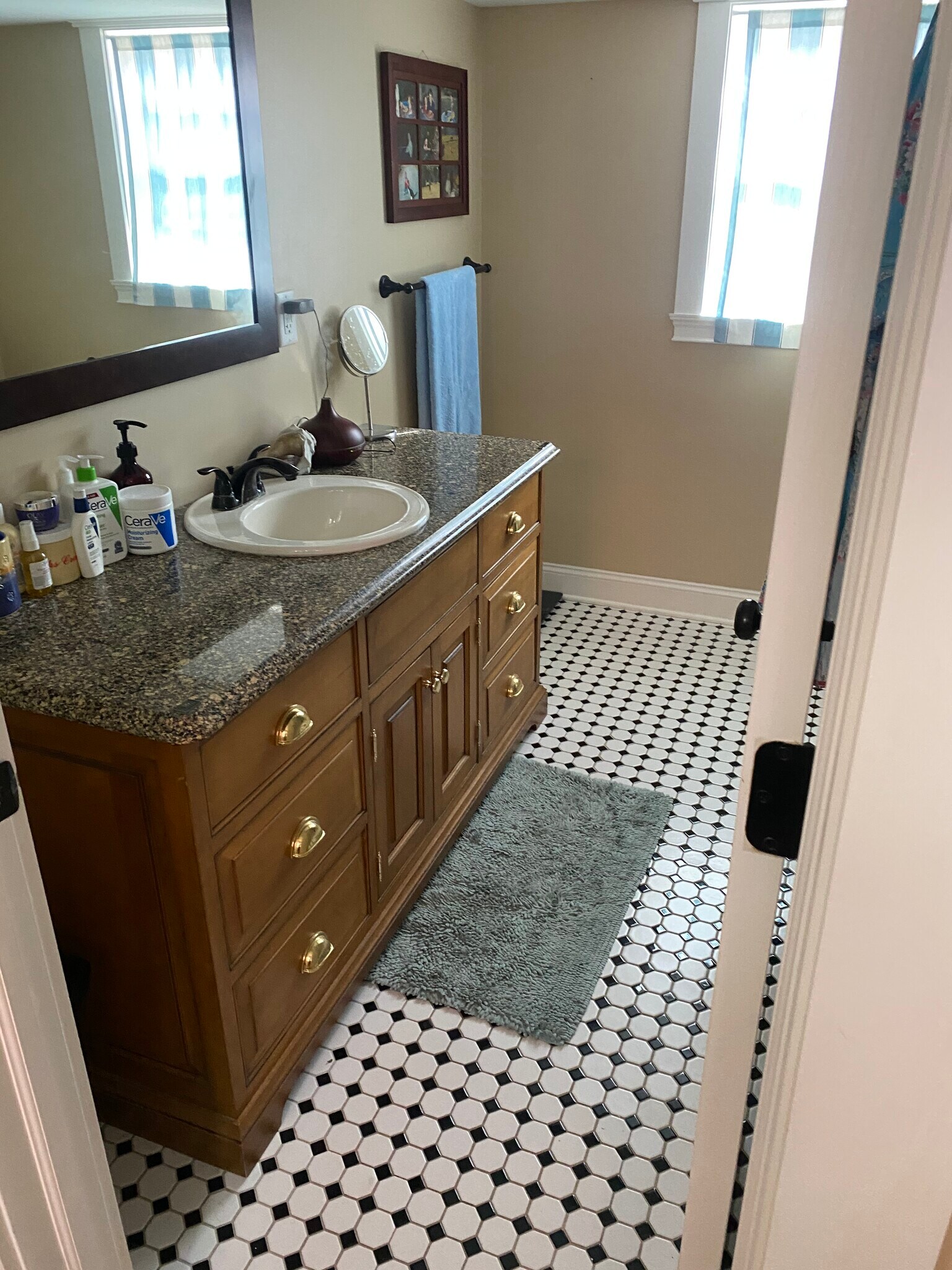 Building Photo - 28 Dove St