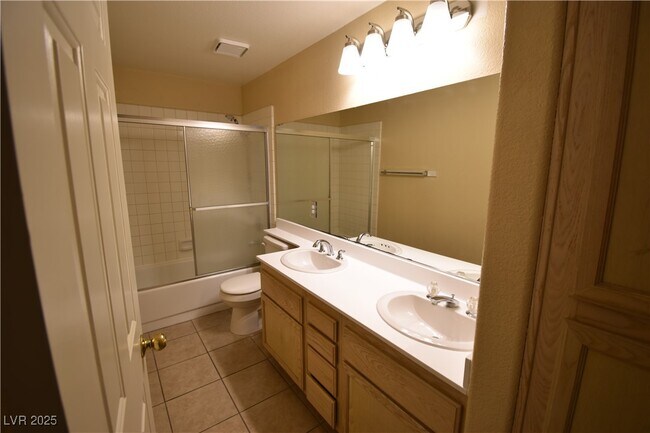 Building Photo - 1691 Home Ct