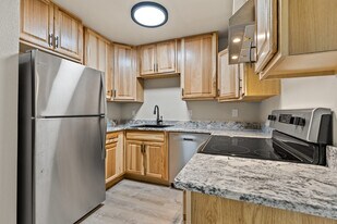 Building Photo - 1220 S Lone Tree Rd