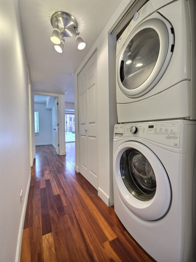 Building Photo - 8710 W Evelyn Ln