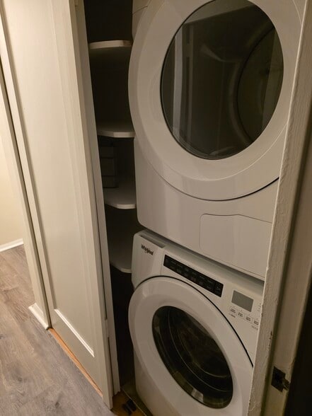 Built in washer/dryer - 3108 Wellington Rd