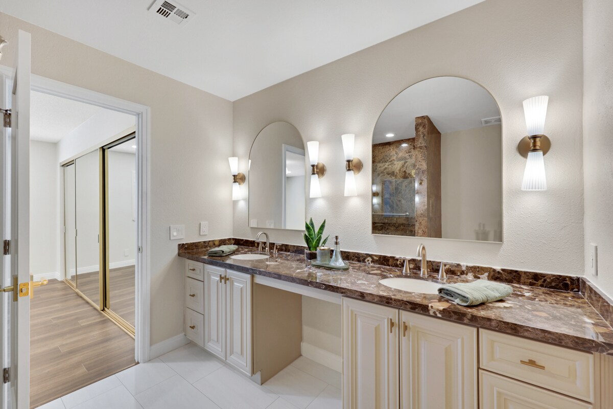 Building Photo - 3212 Moonflower Dr