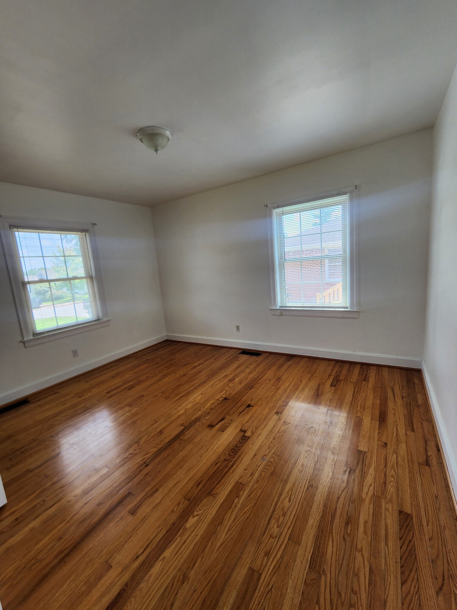 Building Photo - 145 Montgomery Ct