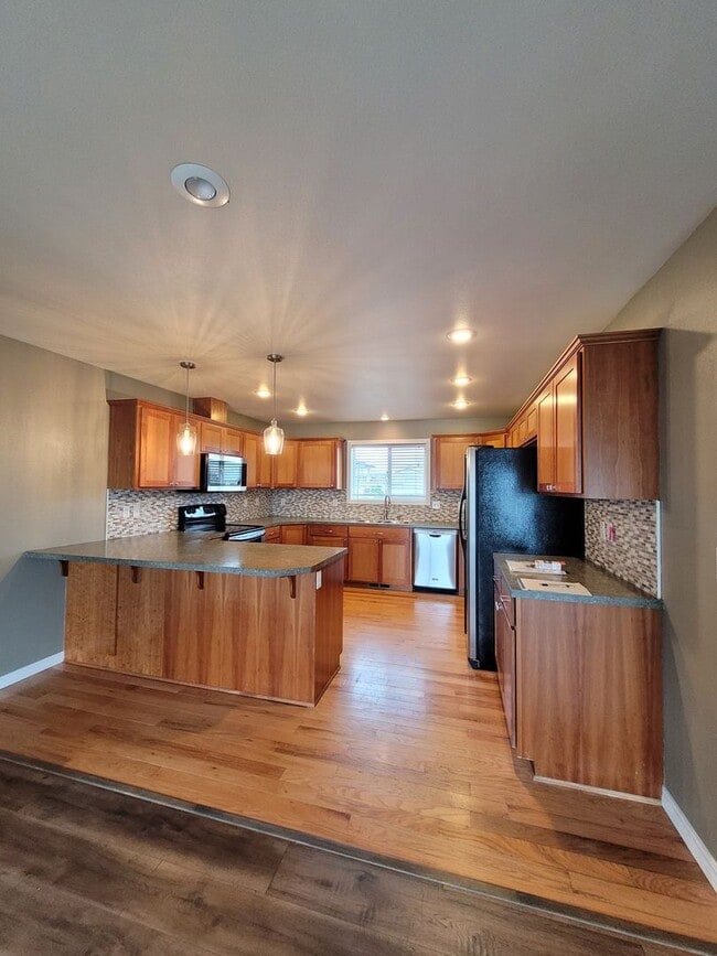 Building Photo - Well Maintained Family Home in Clarkston Heights