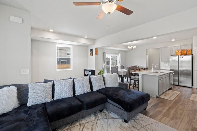 Building Photo - Modern 4BD/3BA Home with Covered Balcony &...