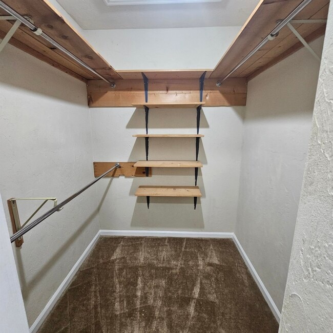 Building Photo - 261 Starmount Dr