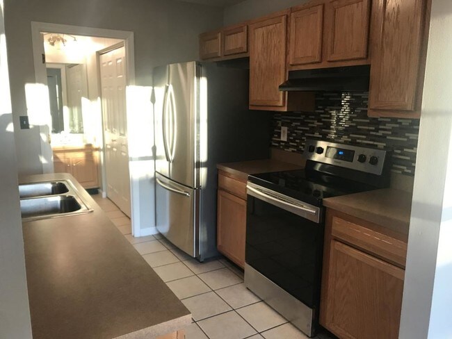 Building Photo - 3 bedroom in Louisville KY 40223