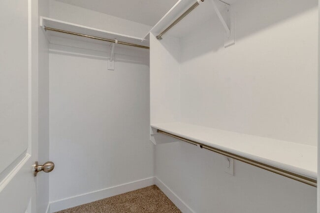Building Photo - Beautiful Interior Townhouse - 3BD 3BA 2GA